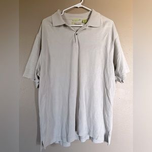 Chunavera short sleeve polo with button neck.
Men’s size Large